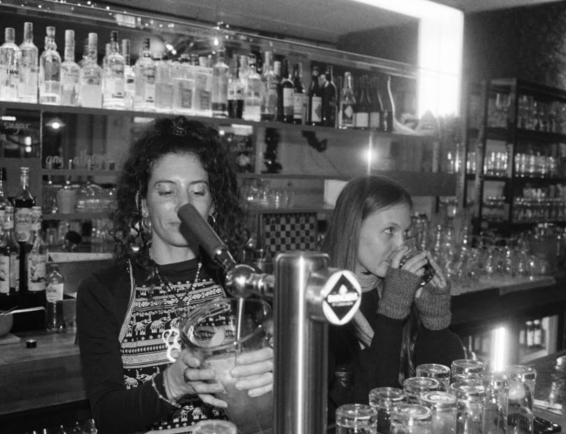 Pouring beer behind the bar of De Krater